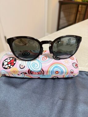 Maui Jim Black Women's Cat-Eye Sunglasses – Classic Polarized Style MJ420 11T